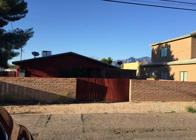 Property at 832 E Lester St, Tucson, AZ, 85719, 4 beds, 3 baths, [object Object]