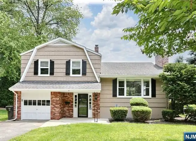 Property at 780 Flint Pl, Paramus, NJ, 07652, 3 beds, 2.5 baths, [object Object]