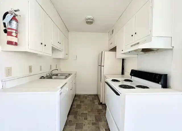 Property at 103 Yorkleigh Ln, Jamestown, NC, 27282, 2-3 beds, 1-1.5 bath, [object Object]