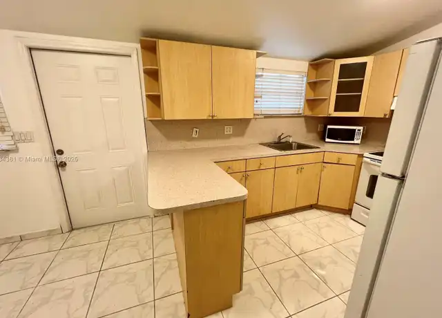 Property at 1674 NE 174th St, North Miami Beach, FL, 33162, 1 bed, 1 bath, [object Object]