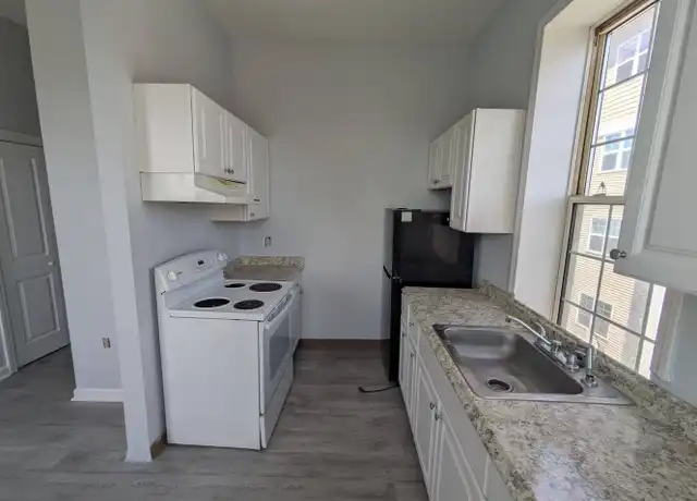 Property at 45 Minerva St Unit 45-304, Derby, CT, 06418, 1 bed, 1 bath, [object Object]