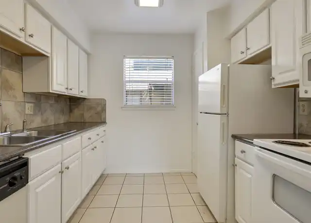 Property at Shadow Creek - 950 S Foster Dr, Baton Rouge, LA, 70806, 2 beds, 2 baths, [object Object]
