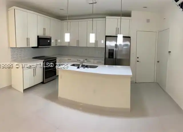 Property at 2610 NE 213th St, Miami, FL, 33180, 3 beds, 2.5 baths, [object Object]