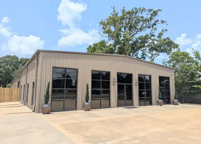 Property at 4211 Sterlington Rd, Monroe, LA, 71203, 9 beds, 2 baths, [object Object]