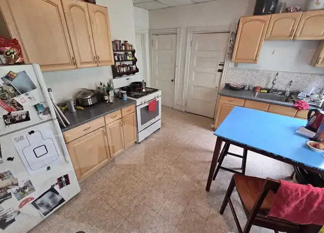 Property at 15 Saint Paul St Unit 2, Cambridge, MA, 02139, 3 beds, 1 bath, [object Object]
