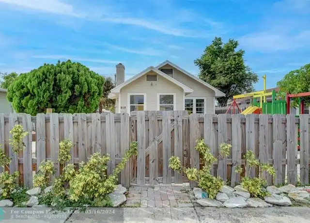 Property at 919 N J St, Lake Worth Beach, FL, 33460, 2 beds, 2 baths, [object Object]