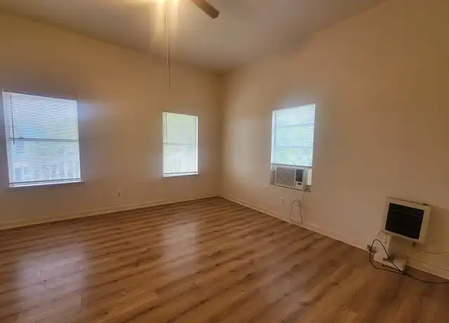 Property at 1910 Ursuline St Unit 3, Galveston, TX, 77550, 1 bed, 1 bath, [object Object]