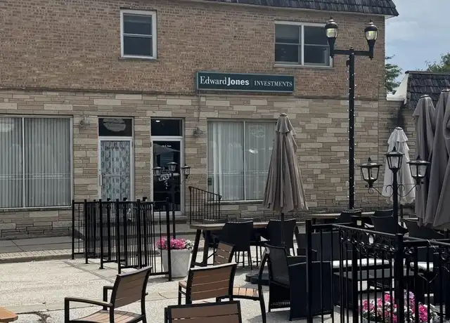 Property at 17 E Park St Unit 1, Mundelein, IL, 60060, 3 beds, 1 bath, [object Object]