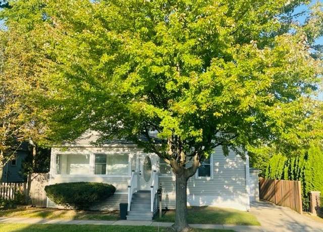 Photo of 855 N McKinley Rd, Lake Forest, IL 60045