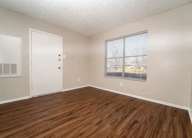 Photo of 2359 Highland Rd, Dallas, TX 75228
