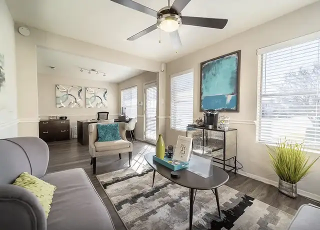 Photo of 2359 Highland Rd, Dallas, TX 75228
