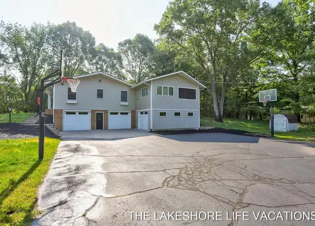 Property at 3892 Lakeridge Dr, Holland, MI, 49424, 4 beds, 2.5 baths, [object Object]