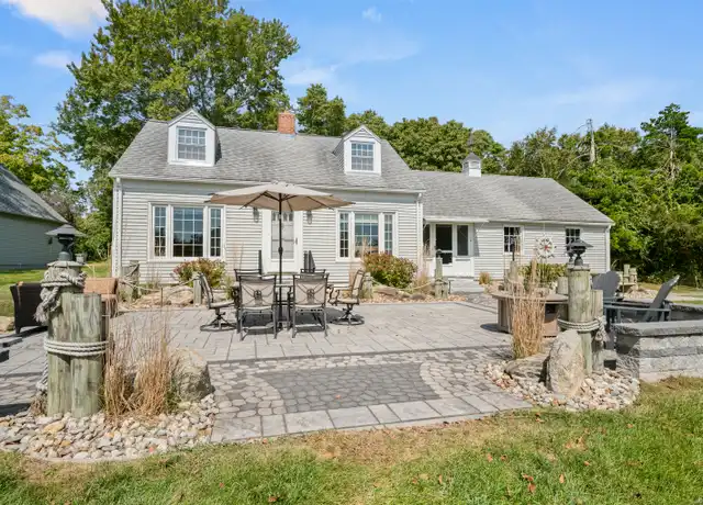 Property at 10 Hilltop Rd, Niantic, CT, 06357, 3 beds, 2 baths, [object Object]