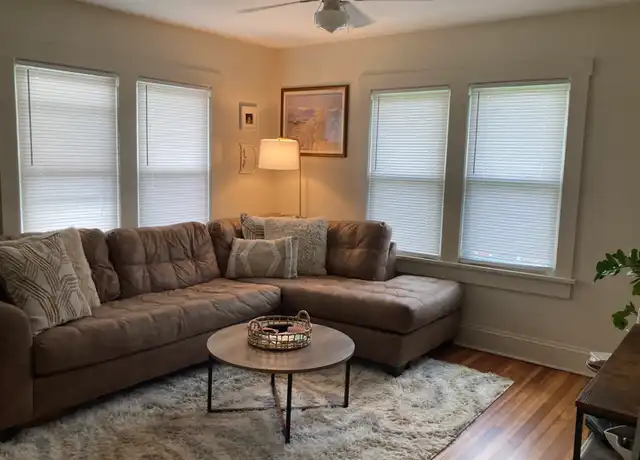 Property at 301 W G St Unit B2, Elizabethton, TN, 37643, 2 beds, 1 bath, [object Object]