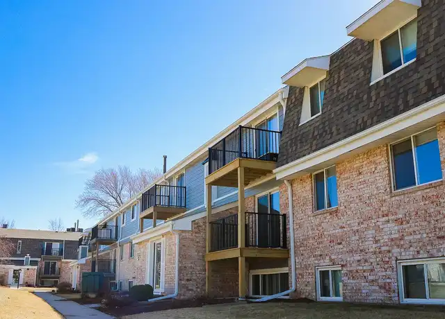 Property at Country Club Lincoln - 2800 Woods Blvd, Lincoln, NE, 68502, 2 beds, 1-2 bath, [object Object]