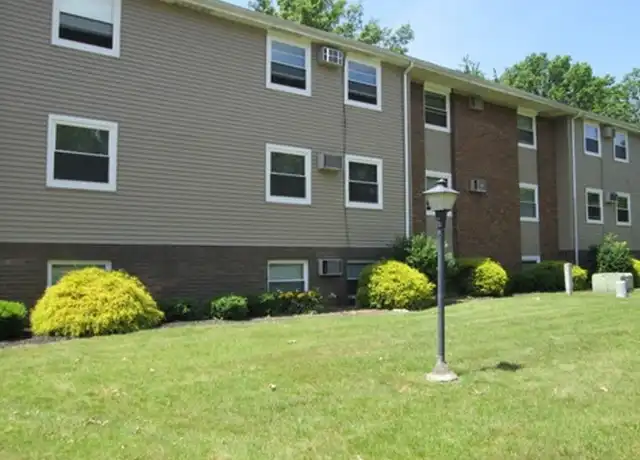 Property at 320 Maplewood Dr Unit 320-06, Cortland, OH, 44410, 2 beds, 1 bath, [object Object]