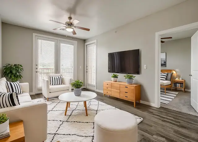Photo of 4417 S Lancaster Rd, Dallas, TX 75216