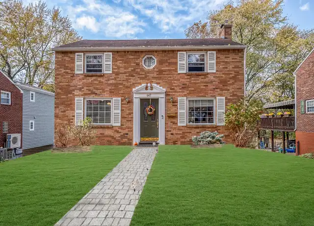 Property at 647 7th St, Oakmont, PA, 15139, 2 beds, 2 baths, [object Object]
