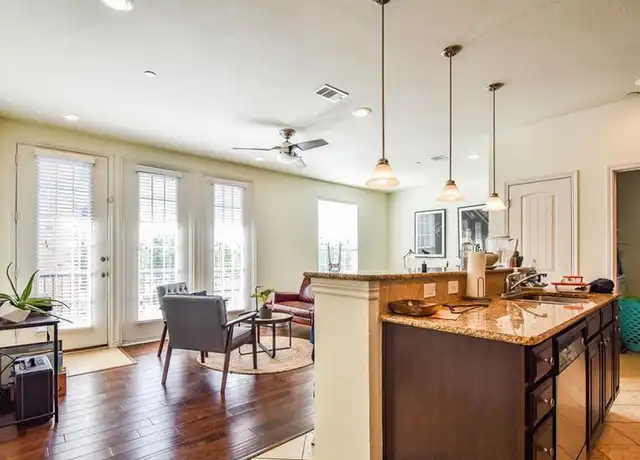 Property at 950 Henderson St, Fort Worth, TX, 76102, 1 bed, 1 bath, [object Object]
