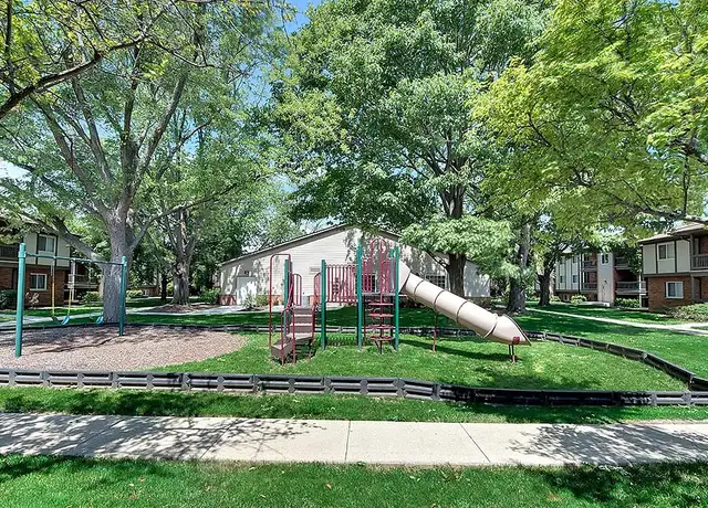 Photo of 595 Darlington Ln, Crystal Lake, IL 60014