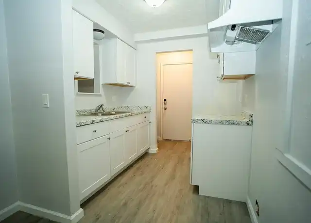 Property at Chestnut Flatz - 1216 N Chestnut St, Lansing, MI, 48906, 1 bed, 1 bath, [object Object]