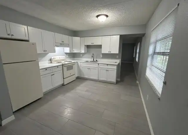 Property at 8410 N Mulberry St, Tampa, FL, 33604, 5 beds, 2 baths, [object Object]