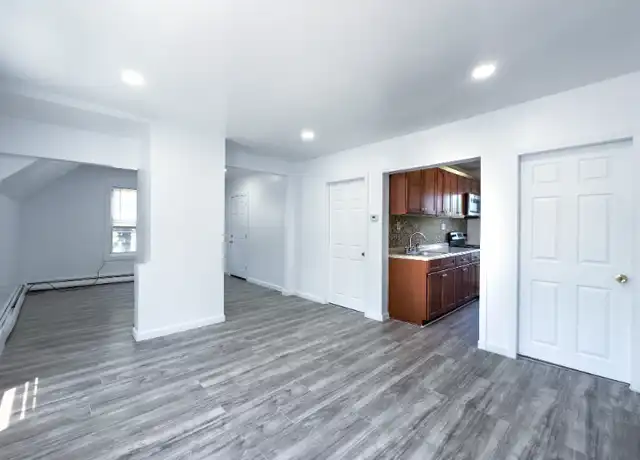 Property at 9 Sampson St Unit 2, Methuen, MA, 01844, 2 beds, 1 bath, [object Object]