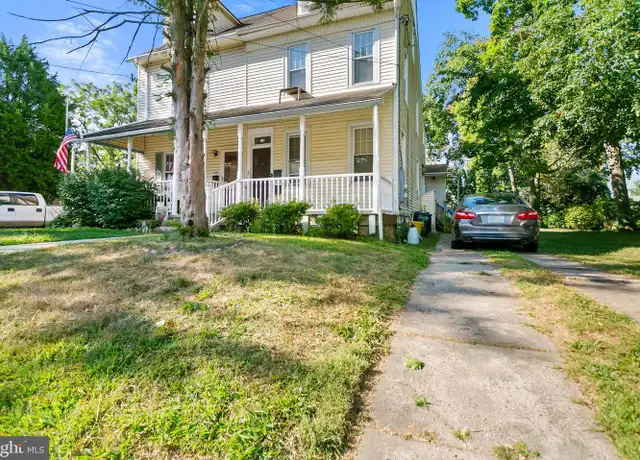 Property at 114 Rosemont Ave Apt B, Ridley Park, PA, 19078, 2 beds, 1 bath, [object Object]