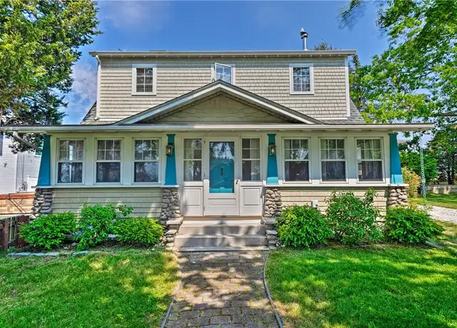 Property at 129 Dighton Ave, Portsmouth, RI, 02871, 3 beds, 2 baths, [object Object]