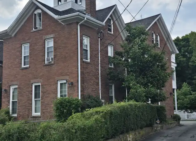 Property at 42 Cliff St Unit 3, Norwich, CT, 06360, 1 bed, 1 bath, [object Object]
