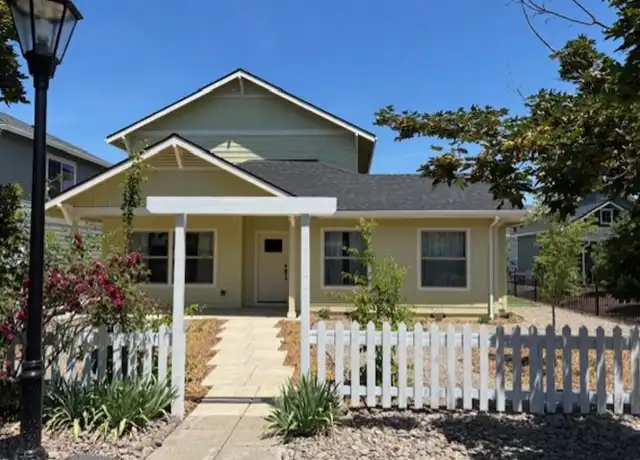 Property at 267 Talent Ave, Talent, OR, 97540, 3 beds, 2.5 baths, [object Object]
