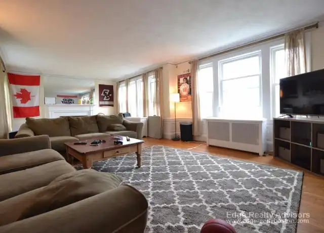 Property at 28 Manet Rd, Chestnut Hill, MA, 02467, 5 beds, 1 bath, [object Object]