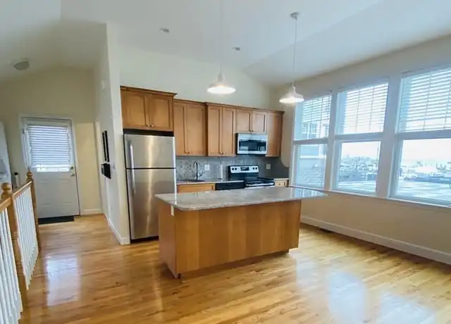 Property at 554 Pleasant St Unit 2, Winthrop, MA, 02152, 1 bed, 1 bath, [object Object]