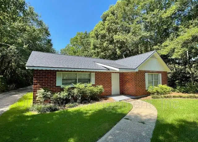 Property at 2305 E Hillwood Dr, Mobile, AL, 36605, 4 beds, 2 baths, [object Object]