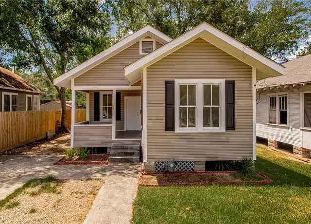 Property at 208 S Olive St, Hammond, LA, 70403, 2 beds, 2 baths, [object Object]