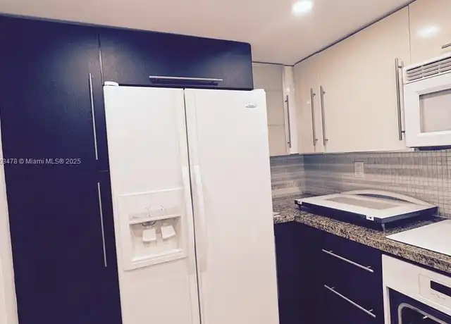 Property at 100 Lakeview Dr #113, Weston, FL, 33326, 1 bed, 1.5 baths, [object Object]