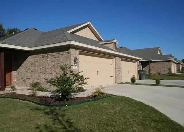 Property at 2855 N Seneca Ave, Fayetteville, AR, 72704, 3 beds, 2 baths, [object Object]