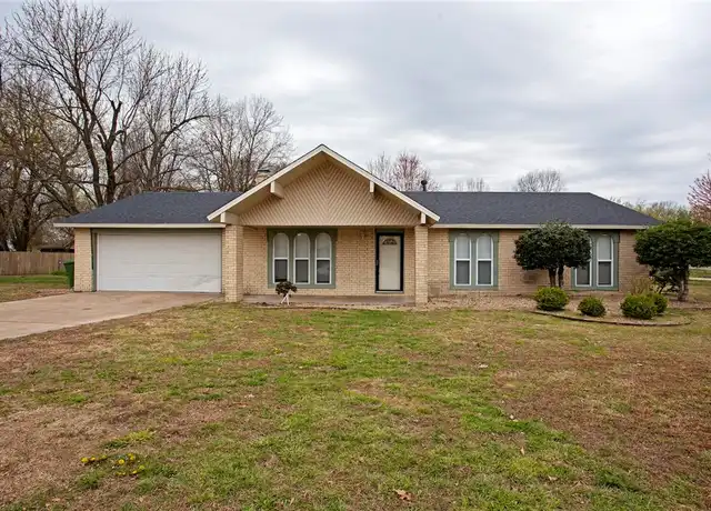 Property at 2726 Highland Cir, Rogers, AR, 72756, 3 beds, 2 baths, [object Object]