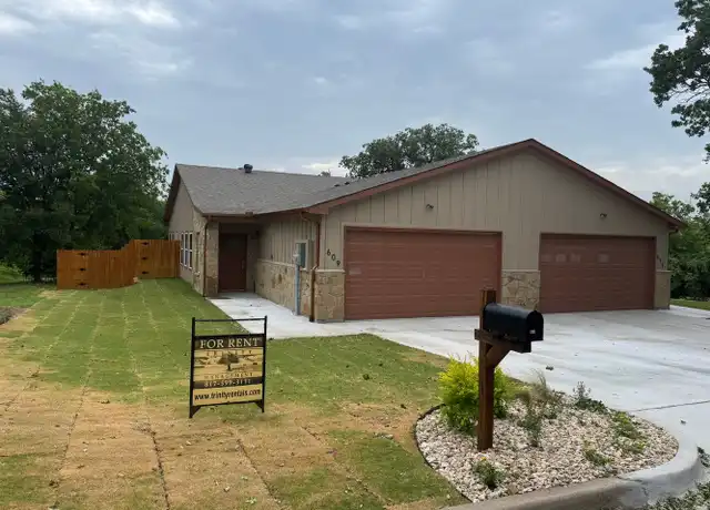 Property at 609 Sloan St, Weatherford, TX, 76086, 3 beds, 2 baths, [object Object]