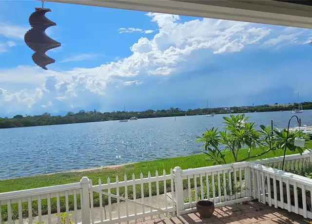 Property at 3747 Pompano Dr SE, Saint Petersburg, FL, 33705, 2 beds, 1.5 baths, [object Object]