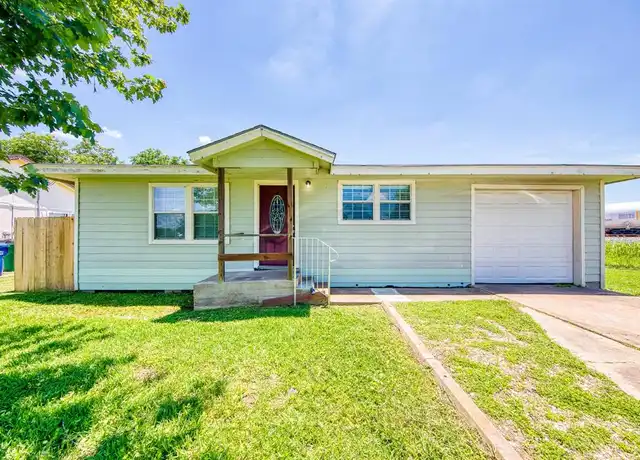 Property at 969 S Walker St, Angleton, TX, 77515, 2 beds, 1 bath, [object Object]