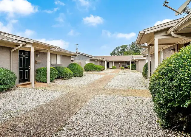 Property at Summer Square Apartments - 200 N Tarrant St, Crowley, TX, 76036, 1-2 bed, 1 bath, [object Object]