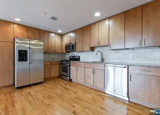 Property at 17 Meadow Rd Unit 405, Rutherford, NJ, 07070, 2 beds, 1.5 baths, [object Object]