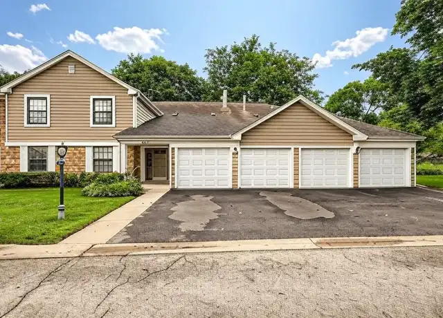 Property at 275 Stonehill Ln Unit D1, Schaumburg, IL, 60193, 2 beds, 2 baths, [object Object]