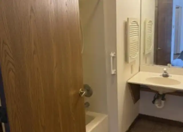Property at 2070 Bradley Ct, Springfield, IL, 62703, 2 beds, 1 bath, [object Object]