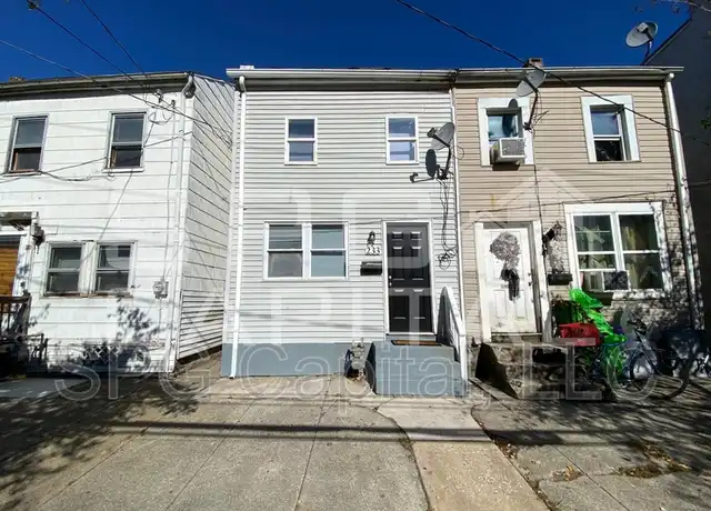 Property at 233 E College Ave, York, PA, 17403, 3 beds, 1 bath, [object Object]