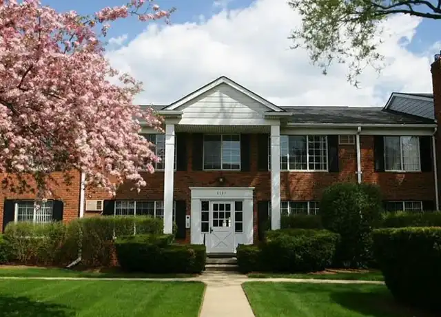 Property at Medford Place Apartments - 5121 N Crooks Rd, Royal Oak, MI, 48073, 1 bed, 1 bath, [object Object]
