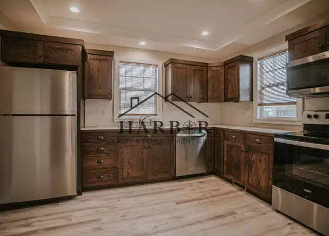 Property at 105 1st St NW Unit 107, Austin, MN, 55912, 6 beds, 2 baths, [object Object]