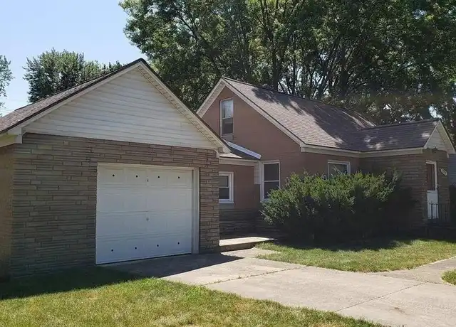 Property at 2111 W 14 Mile Rd, Royal Oak, MI, 48073, 2 beds, 2 baths, [object Object]