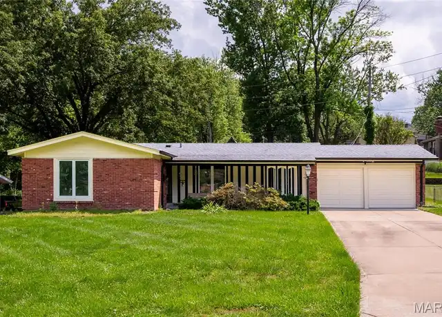 Property at 490 Trailwood Dr, Ballwin, MO, 63011, 4 beds, 2 baths, [object Object]